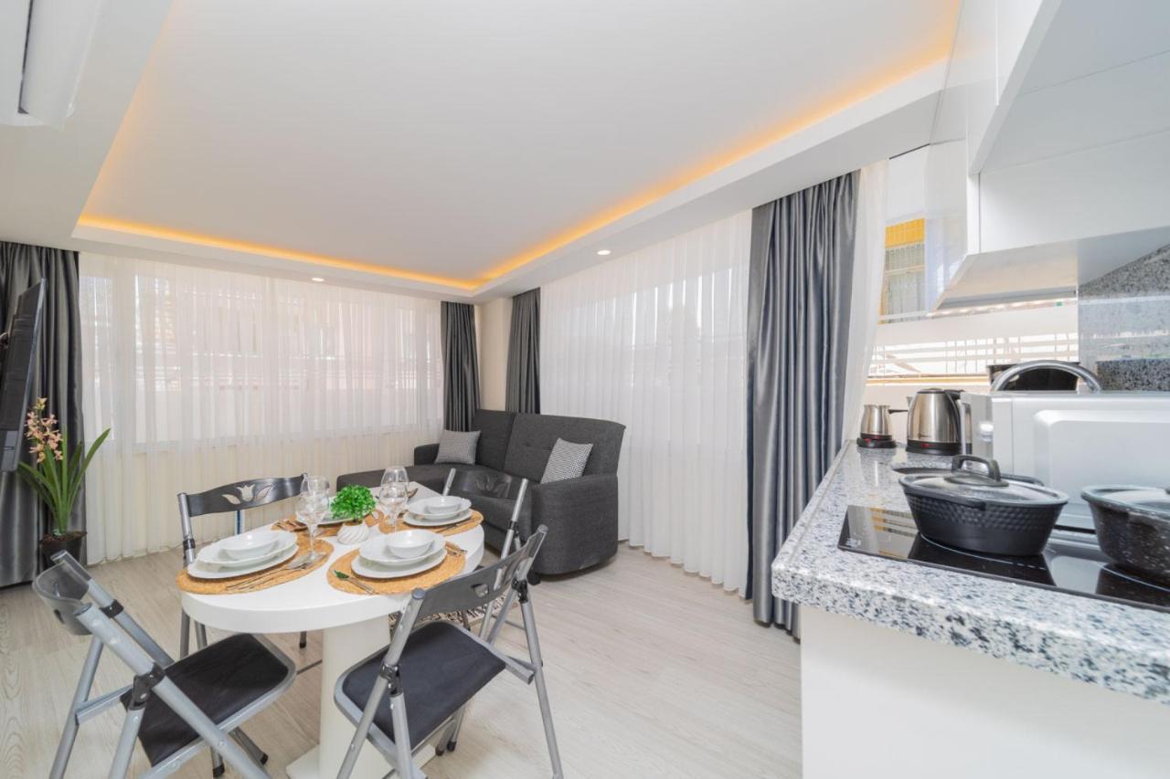 Hadrian Towers Hotel Анталия Екстериор снимка